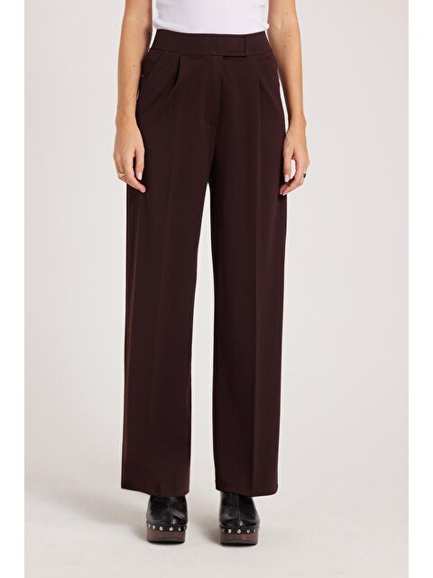 TUDORS Kadın Regular Fit Klasik Kesim Cırt Kapamalı Geniş Paça Kahverengi Pantolon - S000522881-19413