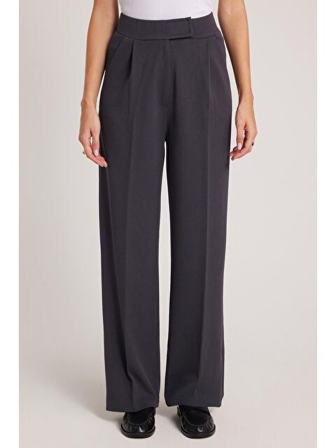 TUDORS Kadın Regular Fit Klasik Kesim Cırt Kapamalı Geniş Paça Antrasit Pantolon - S000522885-29666