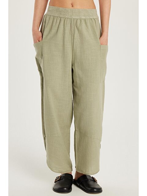 TUDORS Kadın Relax Fit Rahat Kesim Beli Lastikli %100 Pamuk Bol Paça Haki Pantolon - S000522886-18547