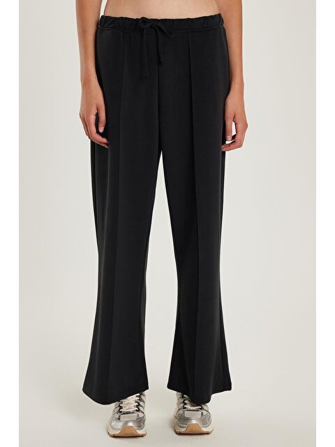TUDORS Kadın Modal Kumaş Slim Fit Dar Kesim Beli Lastikli Bağcıklı Siyah Pantolon - S000522900-19351