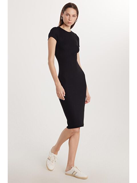 TUDORS Kadın Standart Fit Bisiklet Yaka Kısa Kollu Modal Kumaş Midi Boy Siyah Elbise - S000520448-19351