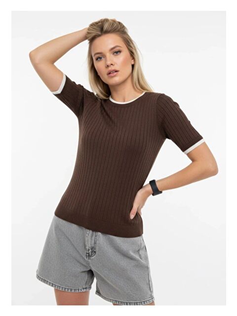 carla10 Fitilli Kısa Kollu Biyeli Triko Bluz Kahve - S000519070-19413