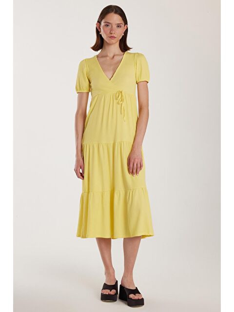 TUDORS Kadın Standart Fit Normal Kesim V Yaka Gofre Midi Sarı Elbise - S000520486-20072
