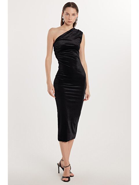 TUDORS Slim Fit Dar Kesim Tek Omuz Detaylı Midi Boy Siyah Elbise - S000520493-19351