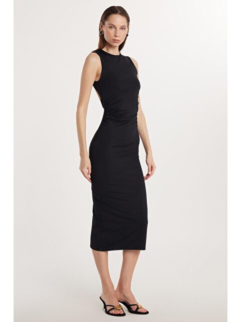 TUDORS Kadın Slim Fit Dar Kesim Sıfır Kol Bisiklet Yaka Sırt Dekolteli Siyah Elbise - S000520505-19351