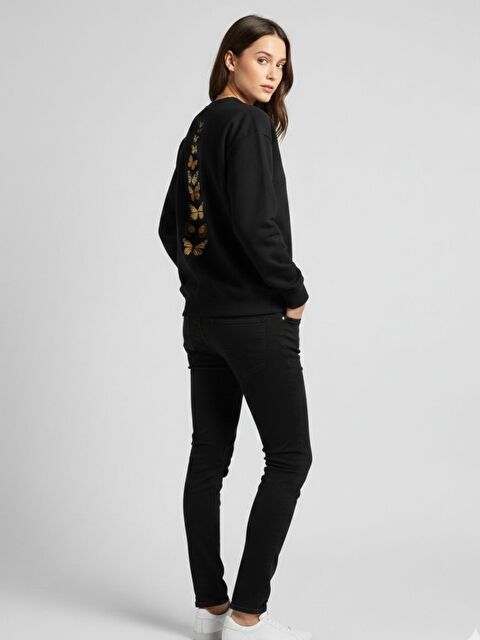 Trendseninle Kadın Siyah Özel Dikey Kelebekler Baskılı Bisiklet Yaka Sweatshirt - S000505453-19351