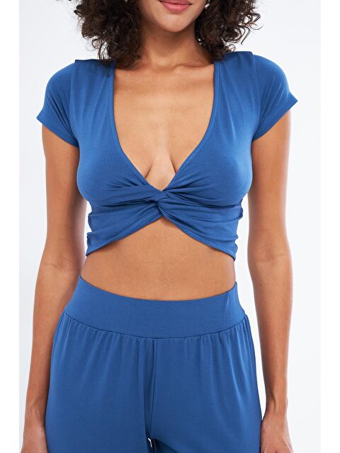 Chandraswear Kadın Burgu Detaylı Kısa Kol Mavi Bluz - Twist - S000203666-17234