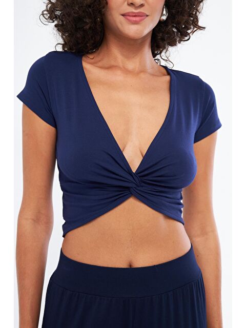 Chandraswear Kadın Burgu Detaylı Kısa Kol Lacivert Bluz - Twist - S000203666-21164