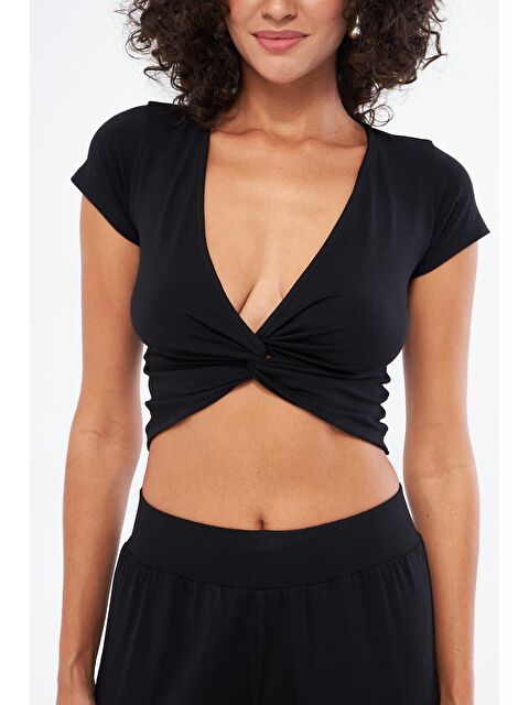 Chandraswear Kadın Burgu Detaylı Kısa Kol Siyah Bluz - Twist - S000203666-19351