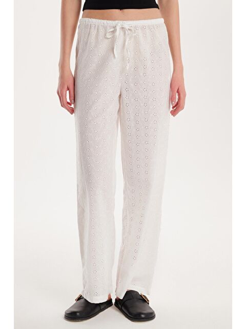 TUDORS Kadın Regular Fit Rahat Kesim %100 Pamuk Ajurlu Ekru Pantolon - S000522911-19965