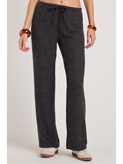 TUDORS Kadın Relax Fit Rahat Kesim Beli Bağcıklı Geniş Paça Antrasit Pantolon - S000522912-29666