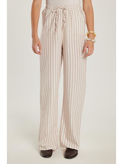 TUDORS Slim Fit Dar Kesim Beli Bağcıklı Geniş Paça Pantolon - S000522916-23173