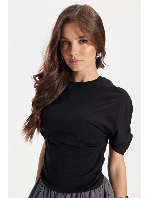 TUDORS Kadın Oversize Geniş Kesim %100 Pamuk Bisiklet Yaka Yarasa Kol Siyah Tişört