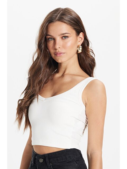 TUDORS Kadın Slim Fit Dar Kesim Pamuklu Fitilli Görünümlü Kalın Askılı Ekru Bluz Atlet