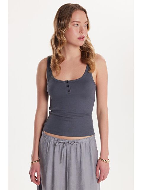 TUDORS Kadın Modal Kumaş Standart Fit İnce Askılı U Yaka Düğmeli Antrasit Body Atlet - S000521345-29666