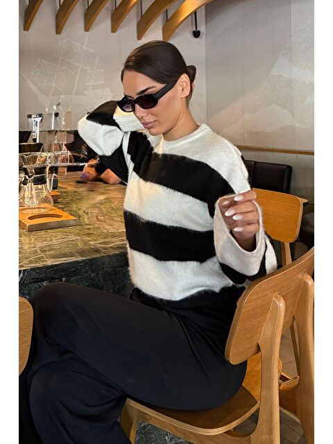 Madmext Siyah Bisiklet Yaka Çizgili Triko Kadın Kazak Mg2472 - S000437749-19351