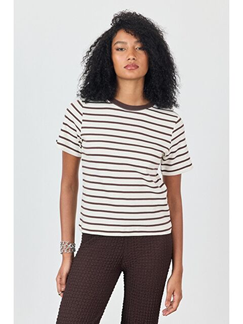 Sherin Kahverengi Omuzları Vatkalı Çizgili T-Shirt - S000399140-19413