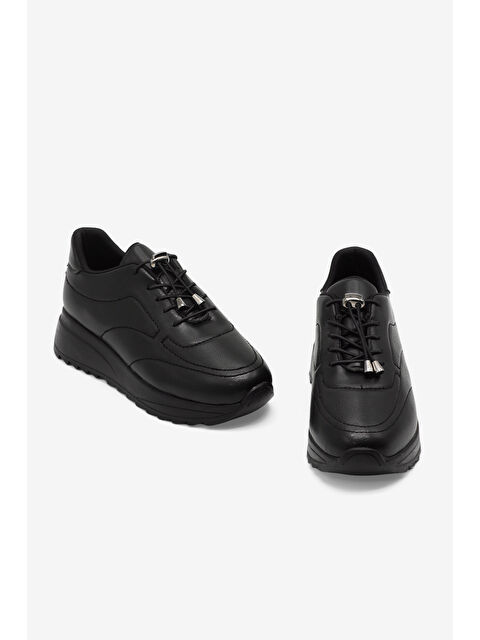 TONNY BLACK Kadın Siyah Rahat Kalıp Bağcıklı Kadın Ayakkabı