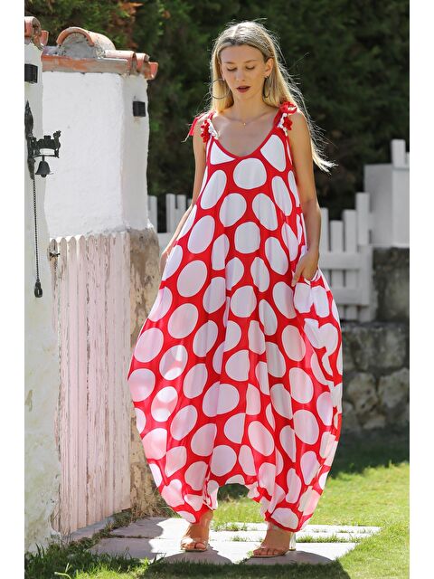 Chiccy Kırmızı-Beyaz V Yaka Askılı Ponponlu Allover Baskılı Dokuma Oversize Şalvar Paça Casual Tulum - S000359086-37325