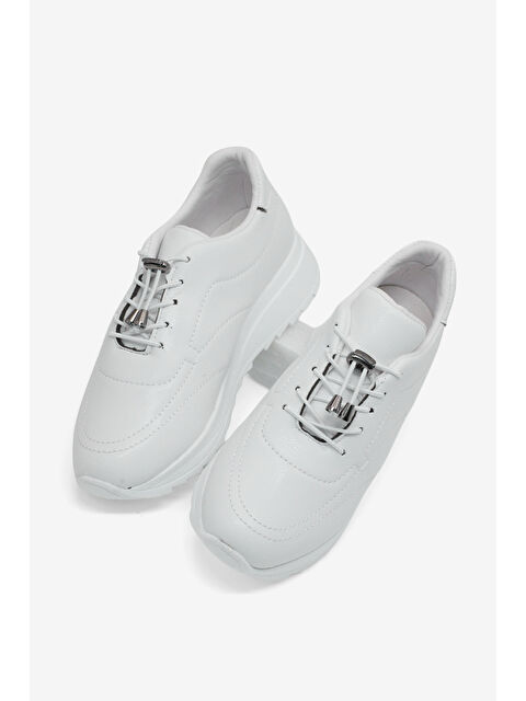 TONNY BLACK Kadın Beyaz Rahat Kalıp Bağcıklı Kadın Ayakkabı