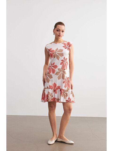 Trendseninle Kadın Turuncu Beyaz Çiçek Desenli Kolsuz Mini Krinkıl Elbise - S000372468-20013
