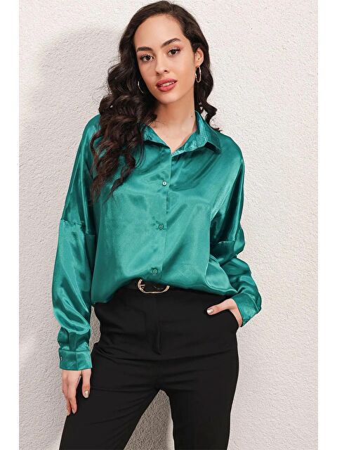Hazelin Kadın Yeşil Oversize Dökümlü Saten Yüzeyli Gömlek HZL23S-BD139851 - S000044981-18194