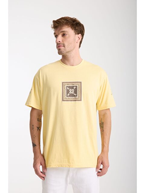 Tarz Cool Erkek Sarı Cool Ön Ve Arka Baskılı Oversize Bisiklet Yaka Tişört - S000385335-20072