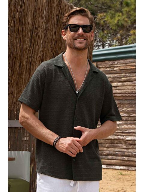 TUDORS Erkek Relax Fit Rahat Kesim Kısa Kollu Örme Doku Haki Apaş Yaka Gömlek - S000243683-18547