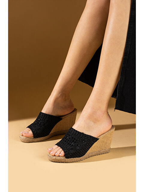 Pembe Potin Hasır Dolgu Topuklu Önü Açık Kadın Terlik 69-96-25 - S000373464-19351