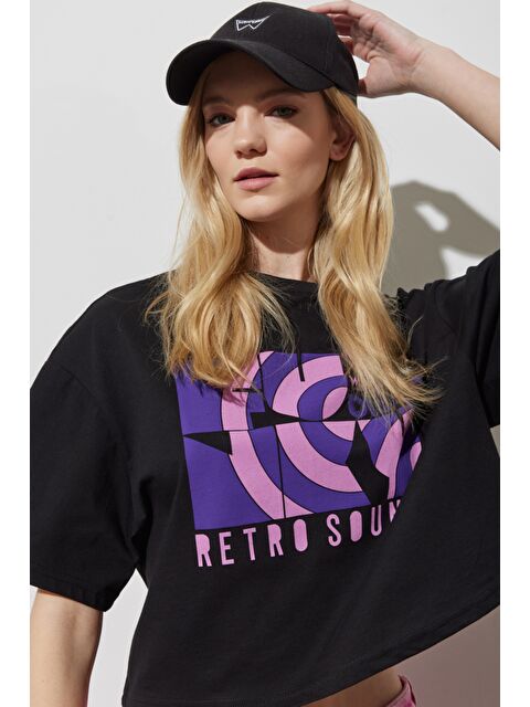 Wrangler Regular Fit Normal Kesim %100 Pamuk Bisiklet Yaka Crop Siyah Tişört