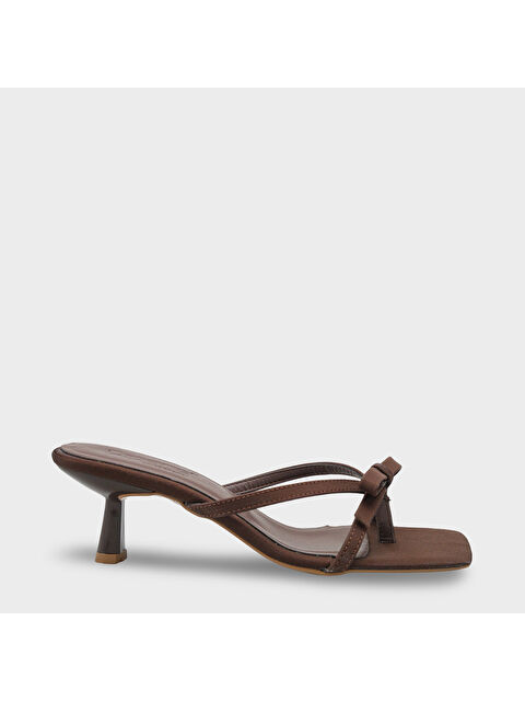 Capone Outfitters Rebekah Saten Orta Topuklu Küt Burunlu Kadın Terlik