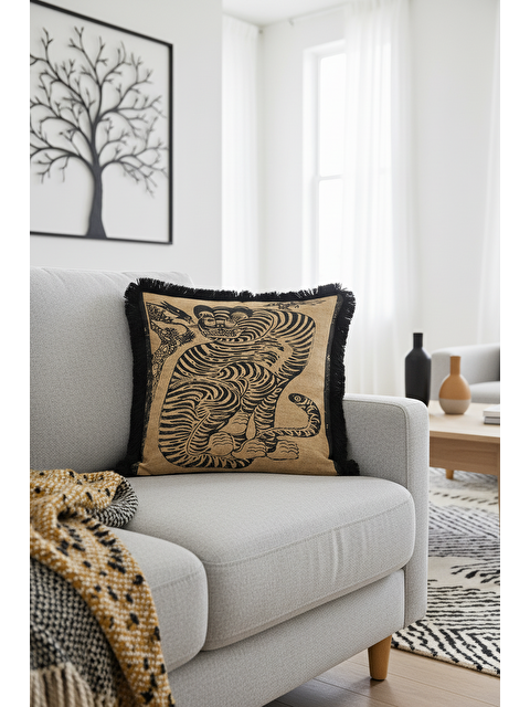 Milbay Grup Egzotik Kaplan Motifli Saçaklı Yastık Kılıfı - Asya Bohem Siyah Altın Renkli Püsküllü Kırlent Kılıfı