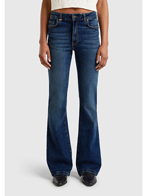 United Colors Of Benetton Kadın Koyu Mavi Streç Pamuklu Cepli Normal Bel İspanyol Paça Denim Pantolon