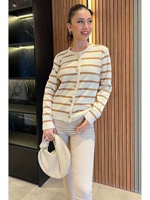 Gülseli Kadın Ön Düğmeli Çizgi Desenli Triko Hırka (s-m-l Beden Uyumludur) - S000300605-19966