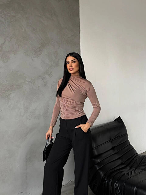 Hazelin Kadın Bisküvi Omuz ve Beli Büzgülü Yarım Balıkçı Yaka Sandy Bluz HZL24W-FRY122451 - S000280975-19933