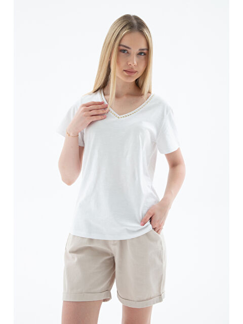 Fashion Friends % 100 Pamuk Normal Kalıp V Yaka T Shirt 26Y0478K1