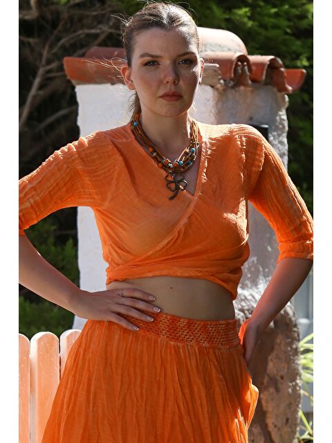 Chiccy Organik Pamuk Turuncu Kruvaze Yaka 3/4 Kol Bağlamalı Yıkamalı Casual Crop Dokuma Bluz 40 60 - S000416096-20013