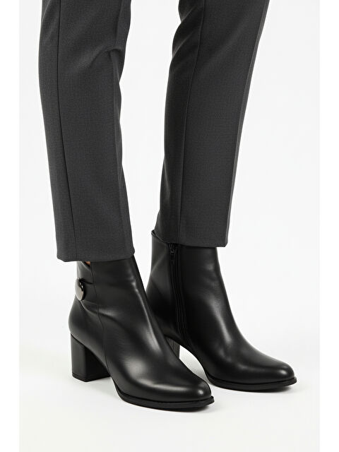 Ayakmod Siyah Dar Kalıp İçi Polarlı Fermuarlı Topuklu Kadın Bot 262325 Z - S000445397-14430