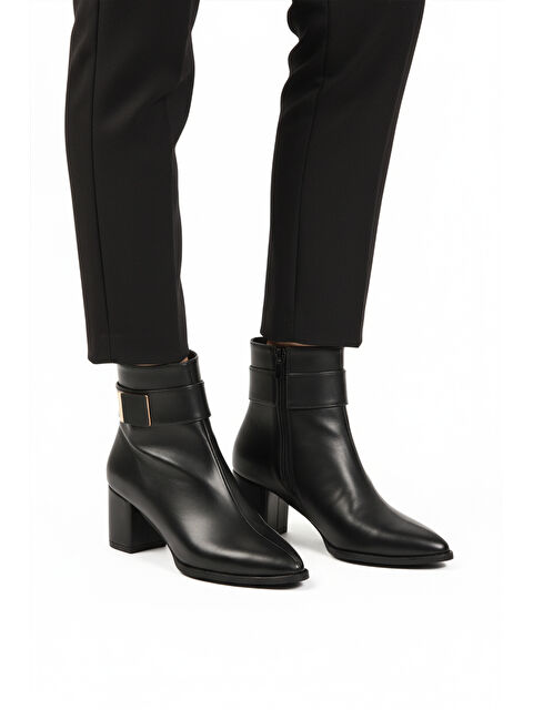 Ayakmod Siyah Dar Kalıp Streç Bilek Boy Sivri Burun Polarlı Topuklu Kadın Bot 262326 Z - S000445398-14430