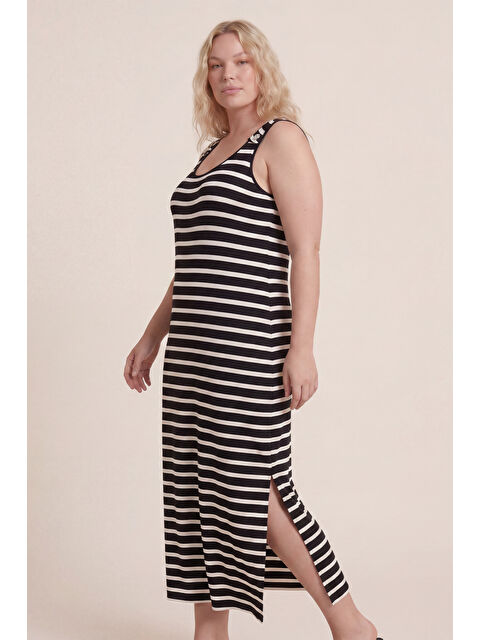 Mylinemoda Düğme Detaylı Yırtmaçlı Örme Elbise