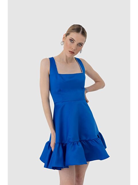 Mialora Kare Yaka Kolsuz DizÜstü Etek Fırfırlı Mat Saten Kadın Elbise