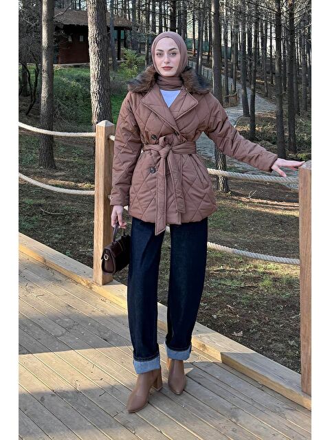 Lamelif Kürk Yaka Bağlama Detaylı Mont Çikolata Kahve - S000518087-20637