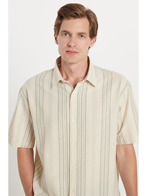 TUDORS Erkek Relax Fit Rahat Kesim Kısa Kollu Çizgili Spor Yaka Gömlek - S000519149-23173