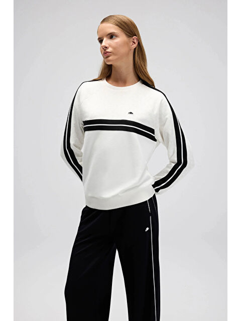 Ellesse Logolu Şerit Detaylı Pamuklu Regular Fit Bisiklet Yaka Kadın Sweat EF536-OF - S000531203-20063