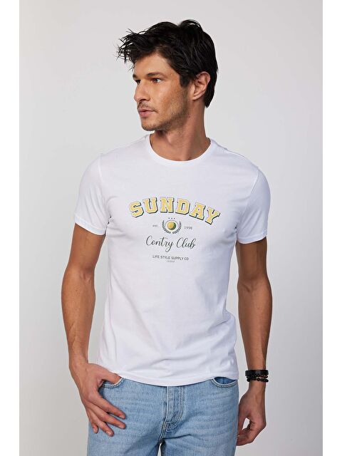 TUDORS Erkek Slim Fit Dar Kesim %100 Pamuk Yumuşak Dokulu Baskılı Beyaz Bisiklet Yaka Tişört