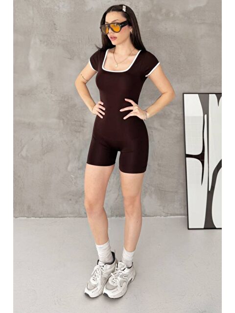 Tarz Cool Kadın Kahverengi Kısa Kollu Şort Tulum Kare Yaka Vücuda Oturan Fit Tulum