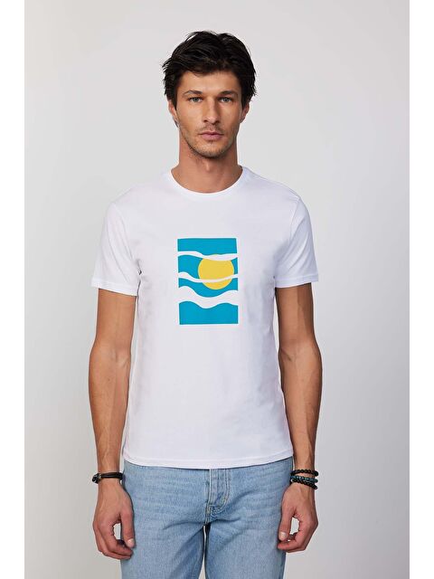 TUDORS Erkek Slim Fit Dar Kesim %100 Pamuk Yumuşak Dokulu Baskılı Beyaz Bisiklet Yaka Tişört