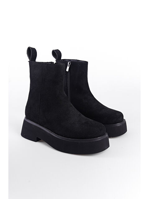 Capone Outfitters Yuvarlak Burunlu Yandan Fermuarlı Trak Tabanlı Kadın Bot - S000296501-6381