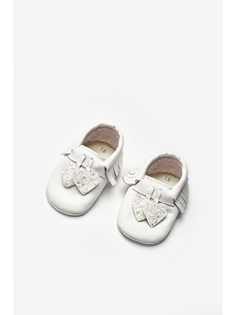 Le Mabelle Beyaz Kalp Figürlü Kız Bebek Deri Makosen