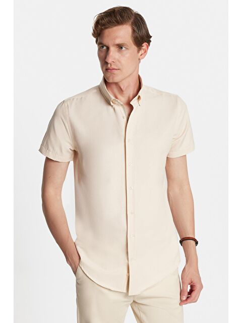 TUDORS Erkek Slim Fit Dar Kesim Kısa Kollu Spor Yaka Oxford Doku Pamuklu Bej Gömlek - S000519177-19928